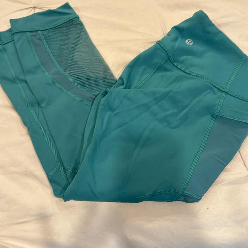 Lululemon mesh crop leggings w/ pockets